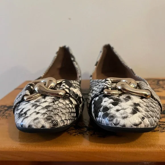 Beautiful NWOT Aerosoles! Size 10! Animal print pattern. - Picture 4 of 9